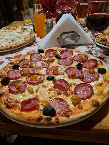Pizza pe vatra delicioasa